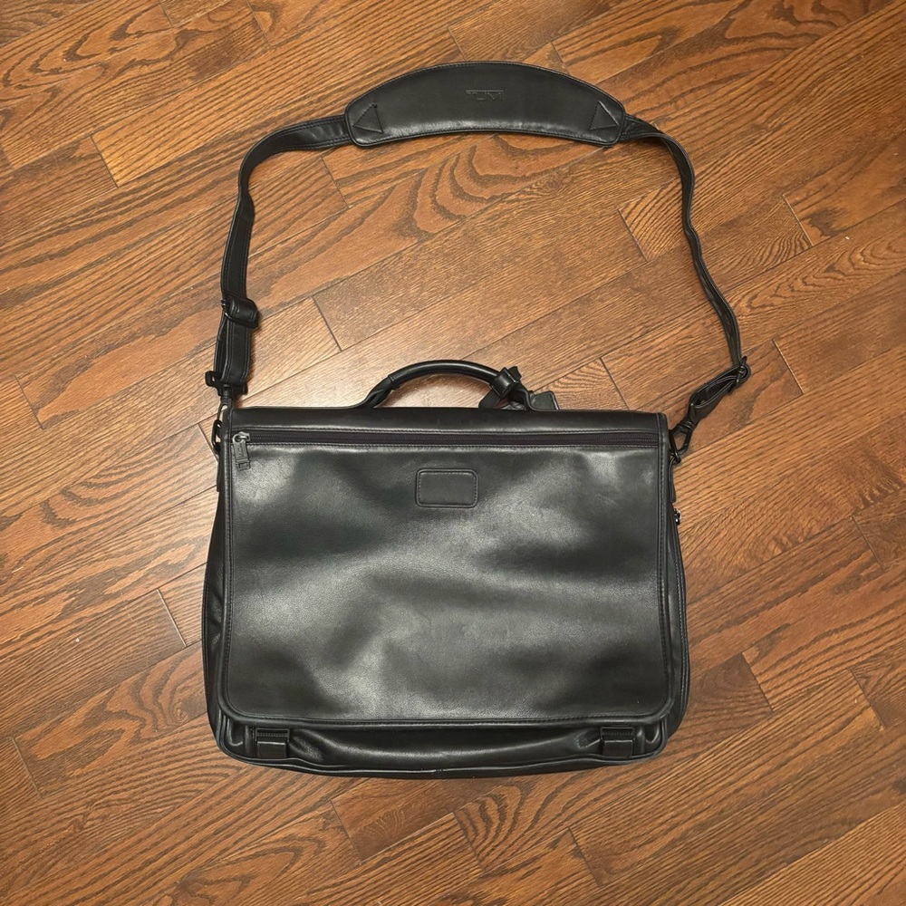 Tumi Black Leather Men's Messenger Laptop Bag